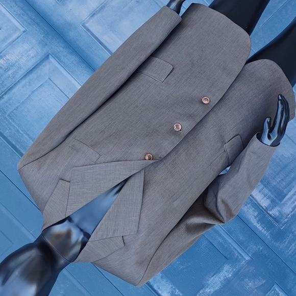 Bonelli Men's (3) Button Lux Blazer. - Picture 4 of 17